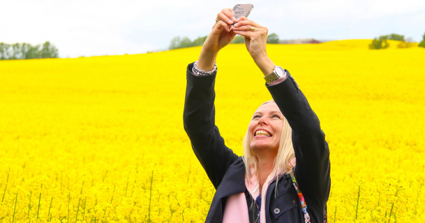 selfie, fake news, instagram, psychology